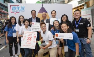 The success of the carnival does not just depend on the active participation of various groups, but also the support of the public.