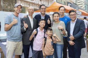 The success of the carnival does not just depend on the active participation of various groups, but also the support of the public.