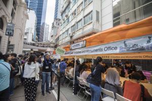 The carnival has attracted more than 76 000 visitors with heavily visited booths. Participants attend workshops on model making and others, experience free rickshaw rides and try out Cantonese opera costumes to experience the rich history and culture of Hollywood Road.