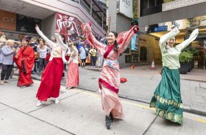 The carnival provides an array of activities including exhibitions, workshops, game booths, various types of music and dance performances and children’s Cantonese operas, etc.