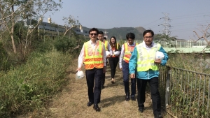 The Under Secretary for Development (USDEV), Mr LIU Chun-san (first left), accompanied by his colleagues including the Assistant Director/Electrical and Mechanical of the Drainage Services Department (DSD), Mr CHUI Wai-sing (first right), and the Assistant Director (Acting) of the WSD, Mr WONG Yan-lok, Roger (second right), visits the Shek Wu Hui Sewage Treatment Works (SWHSTW) in Sheung Shui.