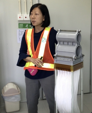 Senior Engineer of the DSD, Ms LAI Wai-kwan, Sussana, uses a physical model to demonstrate that the SWHEPP will be equipped with more than 2 000 membrane bioreactor modules in the advance works to filter out E. coli bacteria and minute pollutants in the sewage.  The membranes are the main components of the plant.