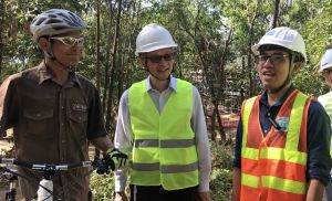 Engineer of the SLO of the CEDD, Mr PANG Siu-tuen, Walter (right), explains that the alignment of the mountain bike trails has been designed to follow the terrains to avoid tree felling as far as possible.  On his side is the trail specialist of the International Mountain Bicycling Association, Mr H.M. LIM (left), who has offered professional advice on the design of mountain bike trails.