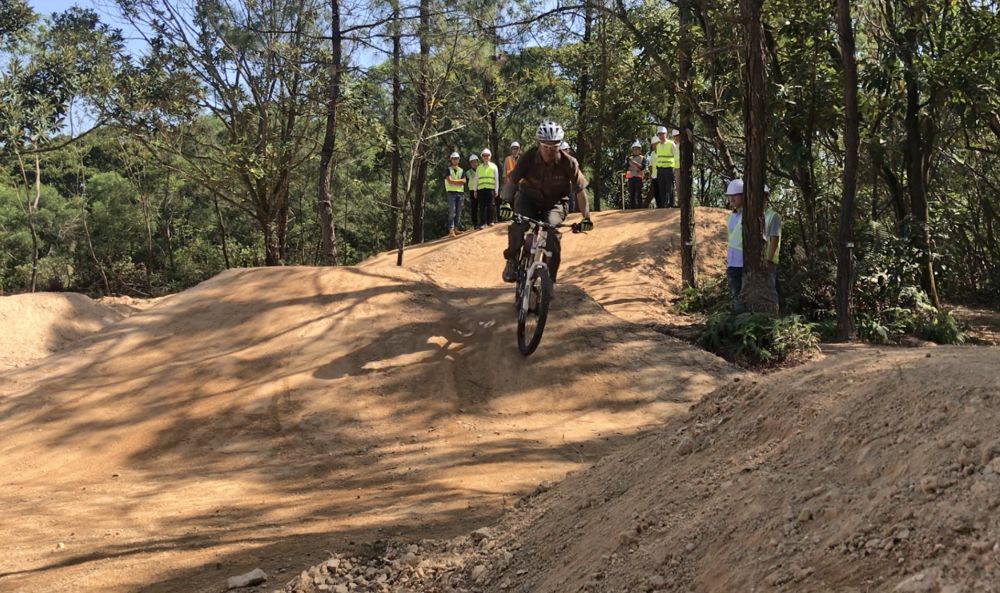 The training ground provides trails of different riding difficulties for beginner, intermediate and advanced cyclists.  Pictured is the trail specialist of the International Mountain Bicycling Association, Mr H.M. LIM, giving live demonstrations on the bike trails of different riding difficulties.