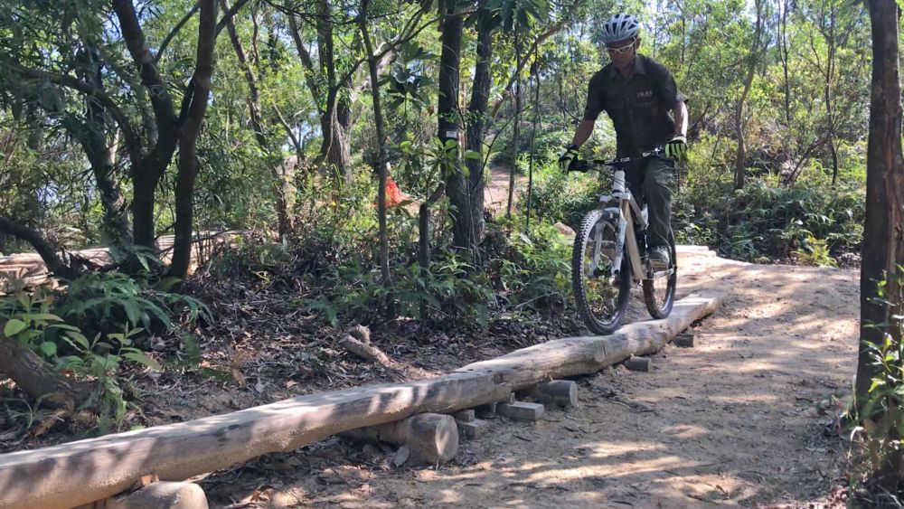 The training ground provides trails of different riding difficulties for beginner, intermediate and advanced cyclists.  Pictured is the trail specialist of the International Mountain Bicycling Association, Mr H.M. LIM, giving live demonstrations on the bike trails of different riding difficulties.
