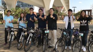 Chief Engineer of the CEDD, Mr Sunny LO (third right), and his colleagues take a group photo with the team members of the BiciLine Cycling Eco-tourism Social Enterprise. 