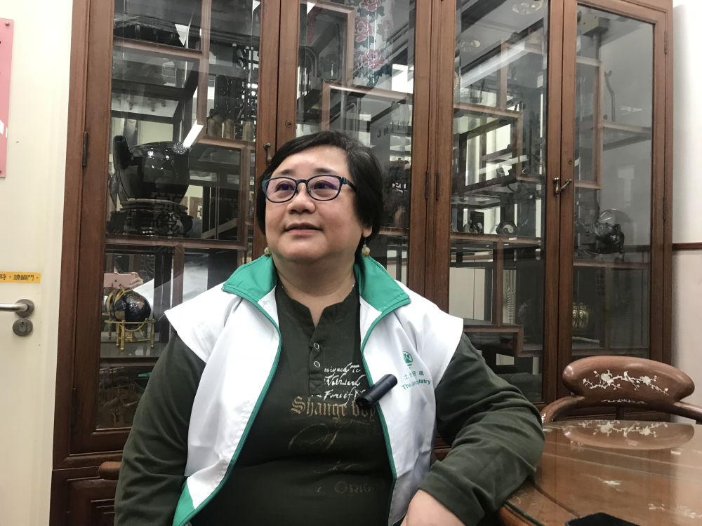 Ms LAM Po-chu, Pearl, who took part in the preparation of this activity to bring warmth and concern to people during festive seasons, says that with the population ageing, there will be an increasing demand for elderly services.  In addition to hardware support, the demand for volunteer services will rise as well.