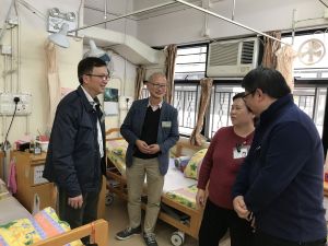 The USDEV, Mr LIU Chun-san (first left), is taking a look at the facilities of the home.
