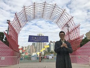 The young architect, Mr NG Ka-kin, Gary, says that the idea of the architectural works comes from a moongate, one of the architectural elements in Chinese-style gardens.