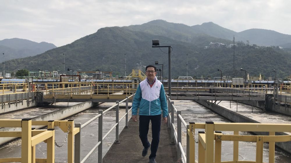 After his 37 years of government service, the Director of Drainage Services, Mr TONG Ka-hung, Edwin, will retire this month. Edwin is invited to share his feelings about his work by “My Blog”. He encourages his colleagues to stay open-minded, embrace new technology and thinking and make use of them to improve drainage services, achieving greater efficiency to benefit the general public.