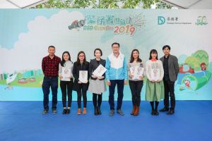 On the Open Days held at the Sha Tin Sewage Treatment Works last month, DSD presented prizes to winners of the first Manhole Cover Design Competition held earlier.