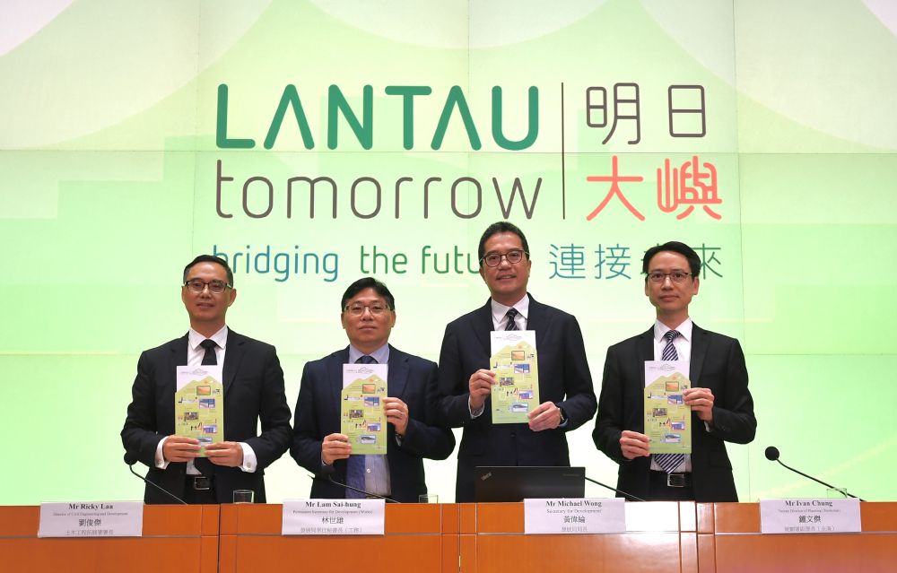 The Secretary for Development (SDEV), Mr WONG Wai-lun, Michael (second right); the Permanent Secretary for Development (Works), Mr LAM Sai-hung (second left); the Director of Civil Engineering and Development, Mr LAU Chun Kit, Ricky (first left); and the Deputy Director of Planning/Territorial, Mr CHUNG Man Kit, Ivan (first right), host a press conference on the Lantau Tomorrow Vision (the Vision).