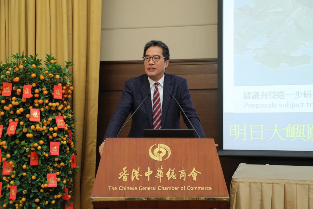 While attending a talk of the Chinese General Chamber of Commerce of Hong Kong last month, the SDEV, Mr Michael WONG, exchanged views with the chamber on issues of Hong Kong’s land supply, the Vision and other policy matters.