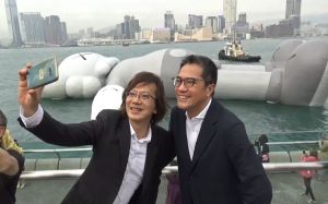 Mr WONG Wai-lun, Michael, Secretary for Development (SDEV)(right), and Mr NG Wing-shun, Vincent, Chairperson of the Harbourfront Commission (left), stroll along the harbourfront and talk about the strategies and visions on harbourfront enhancement.