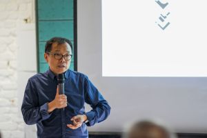 The 16th Venice Biennale International Architecture Exhibition (Hong Kong Exhibition) was held in Venice, Italy last year. Pictured is Professor WANG Weijen, the chief curator, presenting the works of Hong Kong at the exhibition.