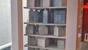 In this model, an architect converts the units on each floor into detached houses with a garden. 