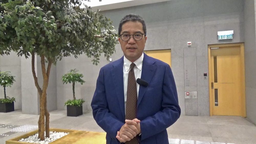 This week and the next, the Secretary for Development, Mr WONG Wai-lun, Michael, will introduce to us in “My Blog” the work of two colleagues who have to be on call anytime, as well as how they feel as a working mother.