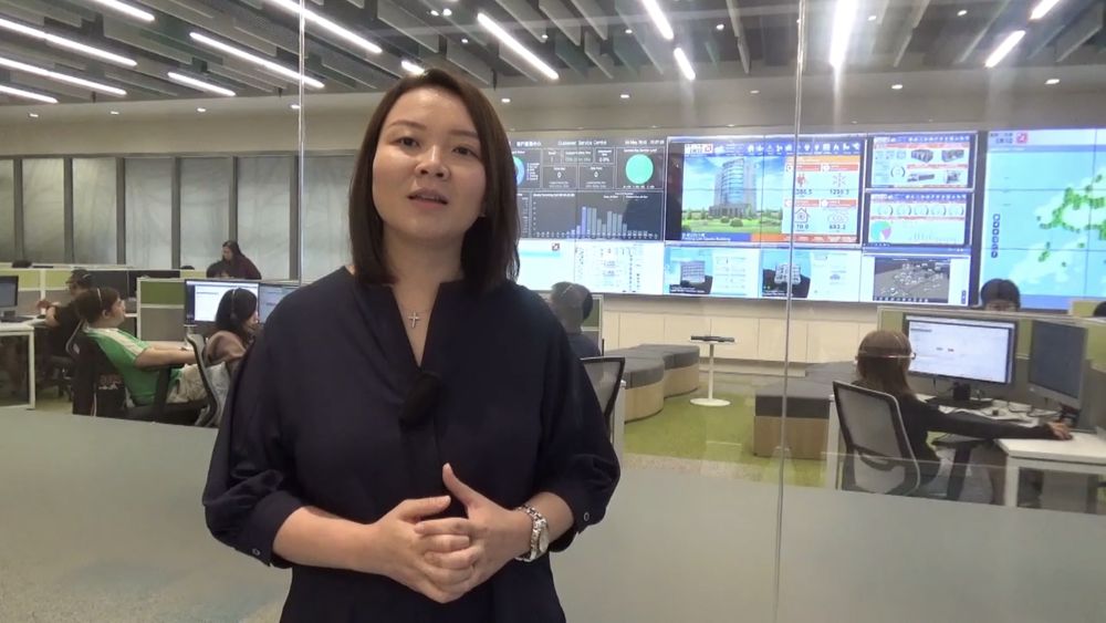 Senior Electrical and Mechanical Engineer of the Electrical and Mechanical Services Department (EMSD), Ms LAM Sze-mei, Janet, is responsible for leading more than 200 colleagues of Hong Kong Island to carry out maintenance and repair of electrical and mechanical (E&M) facilities in government buildings.