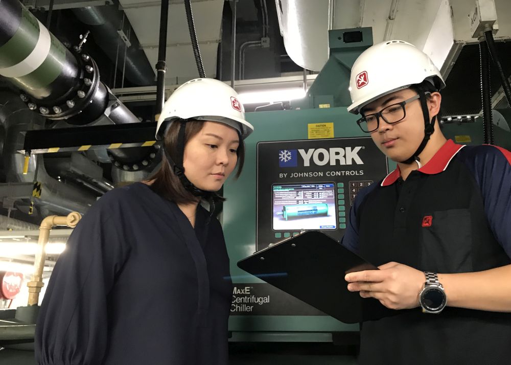 In recent years, the EMSD has strived to introduce advanced technology to optimise the performance of E&M systems in government buildings so as to enhance energy efficiency and system reliability.