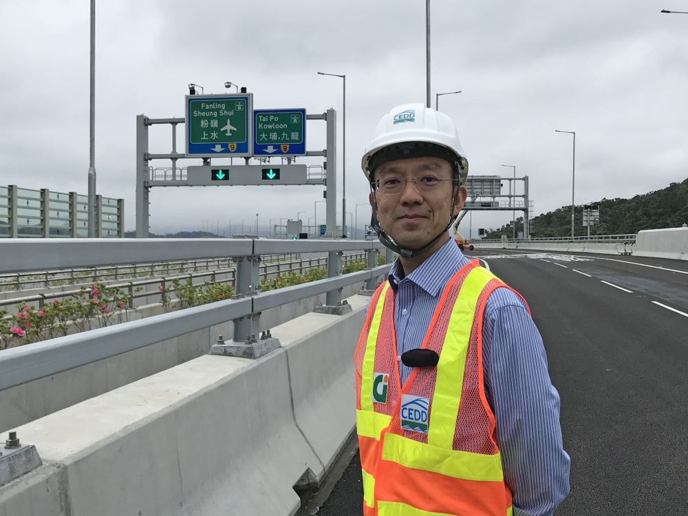 Chief Engineer of the Civil Engineering and Development Department, Mr YIP Hung-ping, Joe, says that the Hueng Yuen Wai Highway will provide a convenient and direct access to the Fanling Highway for residents around Sha Tau Kok, Ta Kwu Ling and Ping Che to travel to and from Sheung Shui, Tai Po, Kowloon, etc.