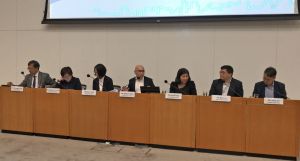 Colleagues from the BD, LandsD and PlanD actively answer questions raised at the industry seminar.