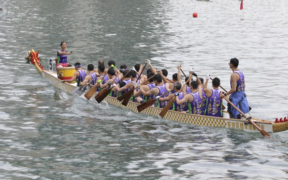 Vickie also serves as a drummer who hits the drum and calls out commands to keep the cadence of the teammates’ stroke rates so that the boat can move forward.