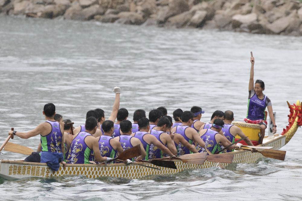 Vickie also serves as a drummer who hits the drum and calls out commands to keep the cadence of the teammates’ stroke rates so that the boat can move forward.