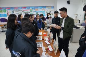The Geotechnical Engineering Office (GEO) has launched the “School Ambassador Programme” this year to promote students’ knowledge about slope safety, landslide prevention, geology of Hong Kong, causes of landslides, etc. So far, some 40 colleagues have visited more than 60 secondary schools with overwhelming responses from students.