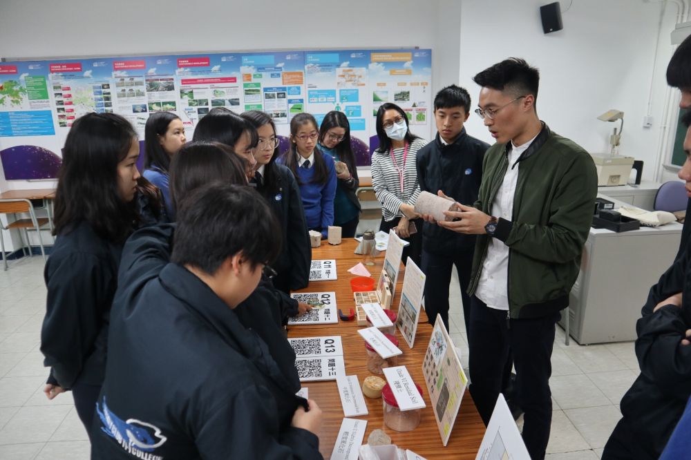 The Geotechnical Engineering Office (GEO) has launched the “School Ambassador Programme” this year to promote students’ knowledge about slope safety, landslide prevention, geology of Hong Kong, causes of landslides, etc. So far, some 40 colleagues have visited more than 60 secondary schools with overwhelming responses from students.