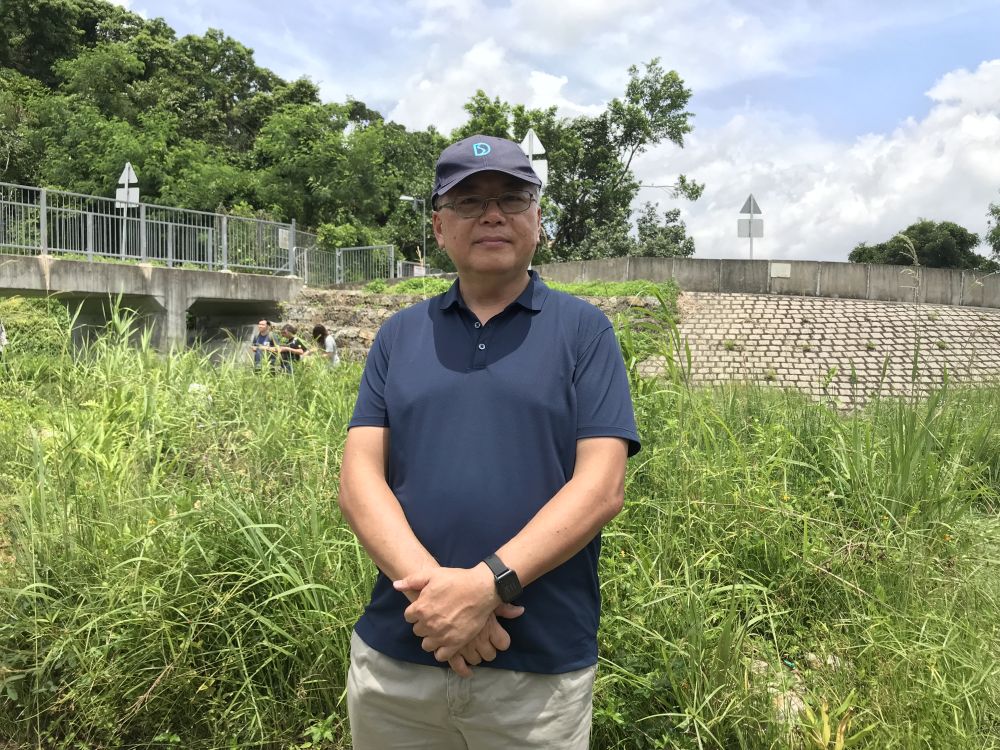 Engineer of the DSD, Mr. TAM Kit-fan, Keith, says that in carrying out river training works, the DSD tries its best to conserve the river’s natural habitat and introduce various water bodies revitalisation elements that can improve biodiversity and enhance ecological value, aiming to create an aquatic habitat suitable for the growth of insects and other living organisms.