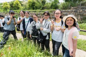 Teachers and students of the Stewards Pooi Tun Secondary School participate in releasing firefly larvae to Kwan Tei River.