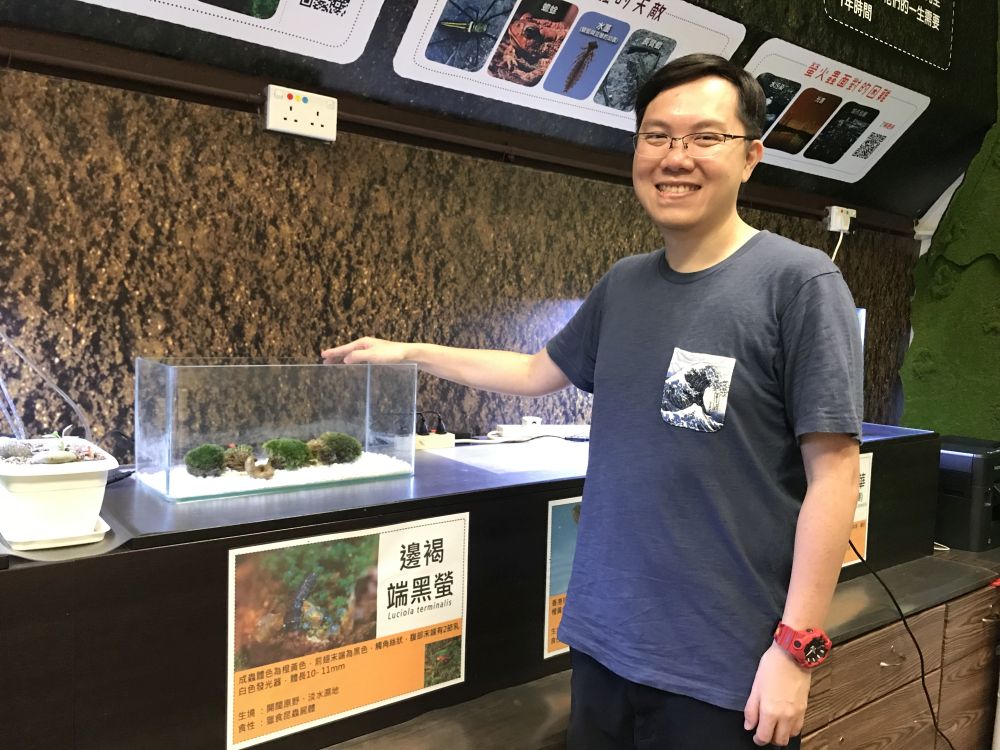 Chairman of the Firefly Conservation Foundation, Mr. Mark MAK, hopes that young people, through rearing and releasing fireflies to nature, will understand the importance of nature and cherish the natural environment in Hong Kong.