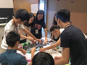 Putting their planning knowledge acquired at the summer course into good use, students make a 3D model to visualise their ideal new community.