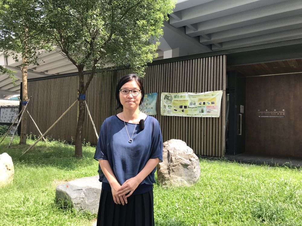 Senior Architect of the Architectural Services Department (ArchSD), Ms LI Pak-yee, Tuesday, says that the site of the Eastern Community Green Station (CGS), which was once a temporary parking area underneath the flyover of the Island Eastern Corridor, has now become a new hub for local residents to get together, making it a public space full of vitality that the public can use.