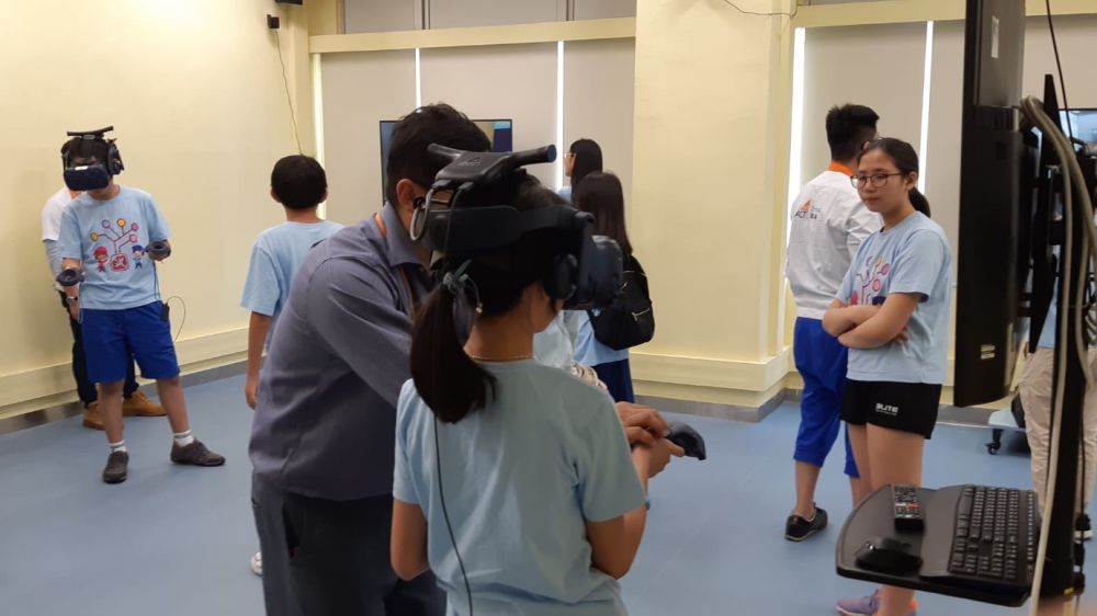 At the VTC’s Open Day, the VR teaching and training facilities on display have attracted many young people to test and try them.