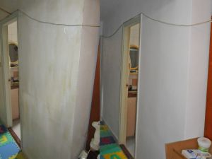 Walls freshend up with the new paint job (Left: before refurbishment; Right: after refurbishment)