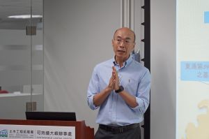 The Head of the Sustainable Lantau Office (SLO), Mr FONG Hok-shing, Michael, introduces the TCNTE project, which covers the areas on the eastern and western flanks of the existing Tung Chung New Town. It will provide some 50 000 residential units (about 32 000 of which will be public housing units) and more than 800 000 square metres of commercial floor area.