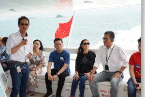 The SDEV, Mr Michael WONG and the joint subcommittees of the Lantau Development Advisory Committee visit the site of near-shore reclamation of the TCNTE and exchange views on future planning and development.
