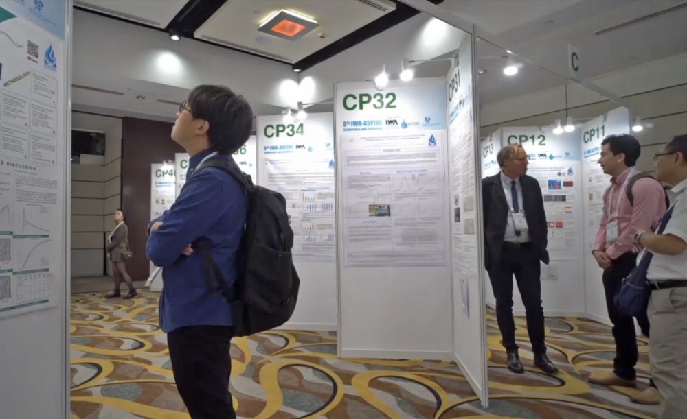 About 40 exhibitors took part in the exhibition held during the conference to showcase the latest products, technologies and solutions to water supply, flood prevention and sewage treatment available worldwide.