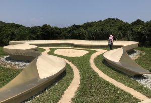 The bench, which is built with great respect for the surrounding tree line, beautifully blends the streamlined design into nature.
