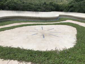 The central part of the facility is a hard-paved flat area for stargazers to set up their tripods and telescopes. Metal coordinate indicators are also embedded in the ground to facilitate visitors to appreciate the starry sky in different directions.