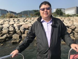 According to Professor LEUNG Mei-yee, Kenneth, of the School of Biological Sciences of HKU, as shown in the initial data collected during the field monitoring conducted at the Ma Liu Shui trial site, 11 types of species that are not found at the neighbouring vertical or rubble mound seawalls have been found to have settled on some of the “eco-seawall” components.