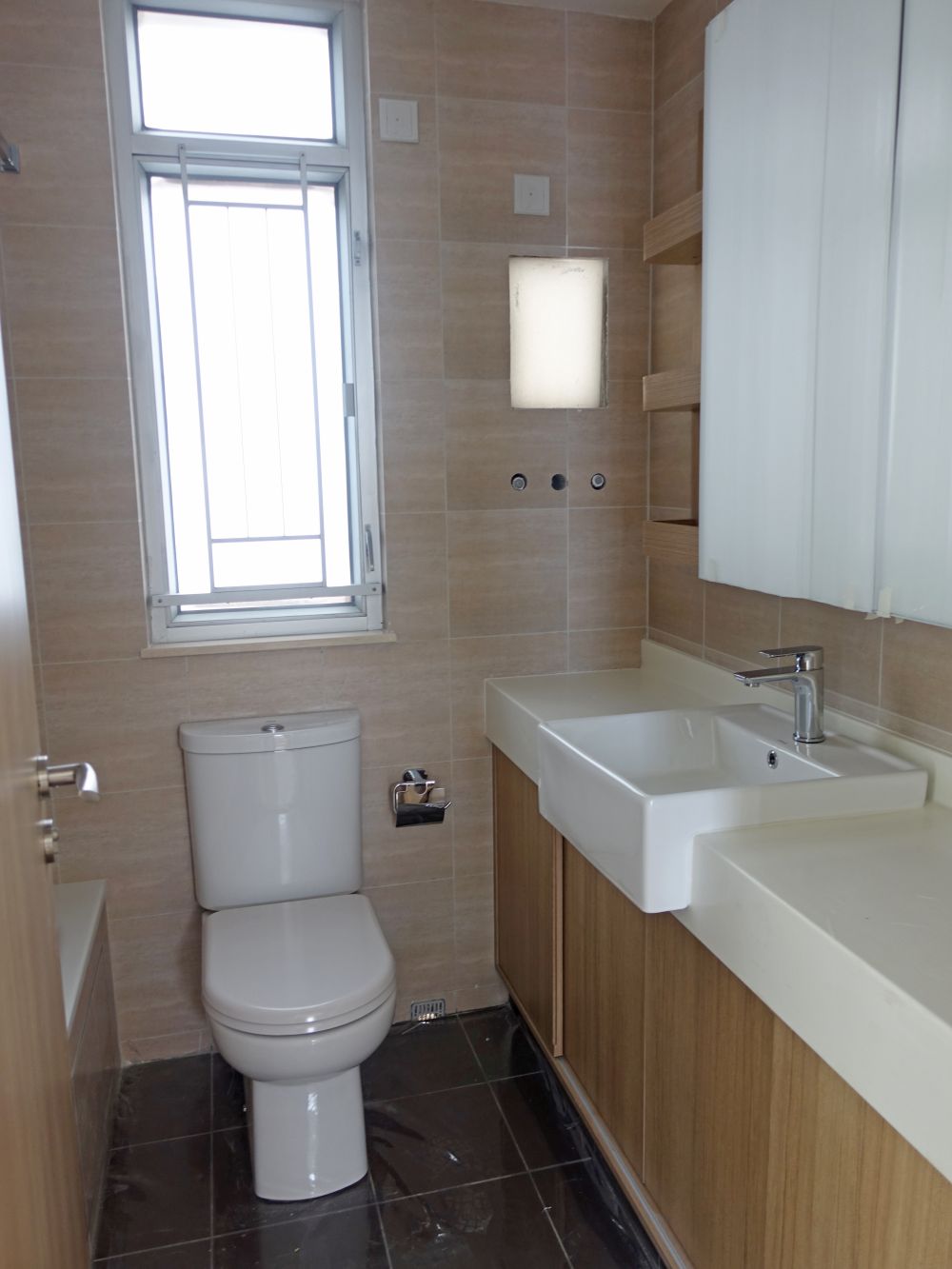 MiC adopts the concept of “factory assembly followed by on-site installation”, where freestanding modules, such as living rooms, bedrooms, kitchens, bathrooms, etc., are prefabricated in a factory and then transported to the site for installation like piling up building blocks with a view to minimising the duration of works on site.