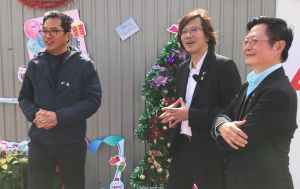 Mr Vincent NG, Chairman of the Harbourfront Commission (centre), says that by adopting an “incremental approach”, harbourfront sites can be released earlier for public enjoyment. It also allows us to consider the public opinion on the design of the promenade and integrate them into the design of the next stage development, so that we can create a space and facilities that better meet the needs of the public. 