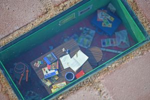 Mr TAI Yau-on (On Tai), the designer (second left), says that his two sets of art installations, the “old-fashioned” television sets and the transparent bricks, are both themed on “home” to bring back the memories of old Hong Kong.