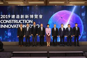 The Chief Executive, Mrs LAM CHENG Yuet-ngor, Carrie, and the Secretary for Development (SDEV), Mr WONG Wai-lun, Michael, attended the grand opening ceremony of the Construction Innovation Expo (CIExpo) 2019 at the Hong Kong Convention and Exhibition Centre last month. Photo shows Mrs Carrie LAM (centre); Mr Michael WONG (third left); the Vice Minister of the Ministry of Housing and Urban-Rural Development, Mr YI-jun (fourth left); the Permanent Secretary for Development (Works), Mr LAM Sai-hung (second right); the Chairman of the Construction Industry Council (CIC), Mr CHAN Ka-kui (fourth right); the Executive Director of the CIC, Mr CHENG Ting-ning, Albert (first right), and other officiating guests at the ceremony.