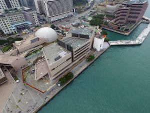 Originally composed of three trapezium-shaped towers with pale pink tiled façades, the HKMoA looked similar to its neighbouring Hong Kong Cultural Centre. Pictured is the HKMoA before renovation.