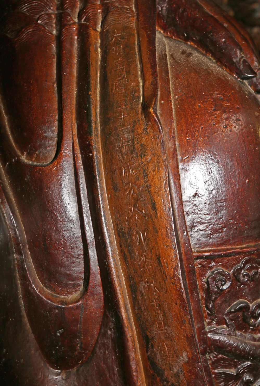 A bronze statue of Pak Tai, which bears an inscription on its robe hem marking the 31st year of the Wanli reign (1603) of the Ming dynasty, is enshrined in the temple and has more than 400 years of history. The Yuk Hui Temple is of high heritage value in Hong Kong.