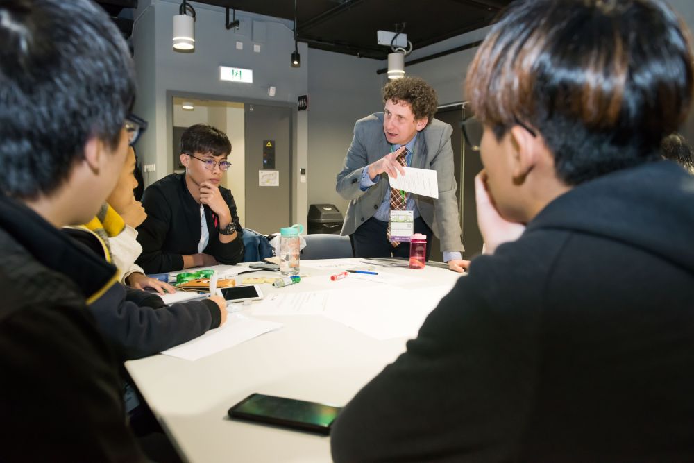 Discussions have been arranged between overseas speakers and more than 120 students in the disciplines of landscape architecture, arboriculture and horticulture on how to achieve the sustainable urban forestry within a high-density city environment.