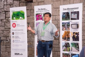 Overseas tree experts, local academics and industry practitioners go to the Victoria Park to understand our urban trees on site.